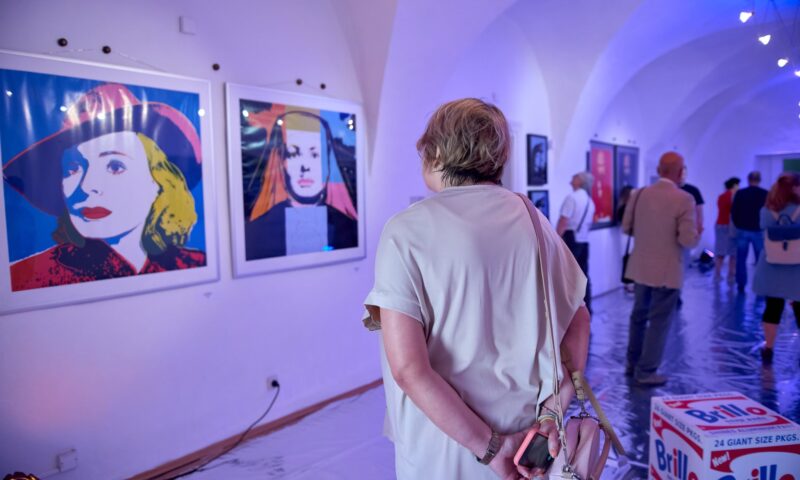 WARHOL TOUR