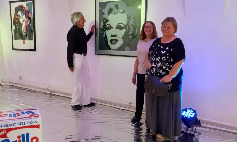 WARHOL TOUR